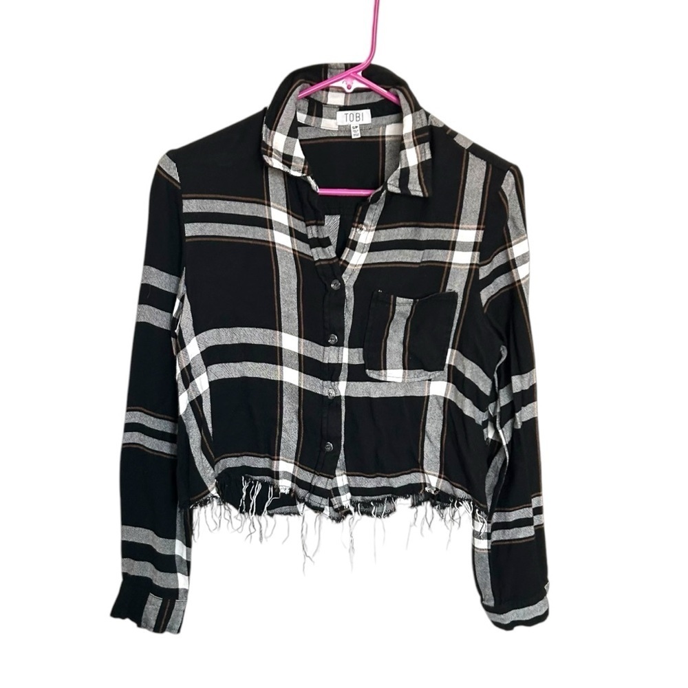 Tobi Collared Flannel Distressed Plaid Cropped Blouse in Black/White Size S